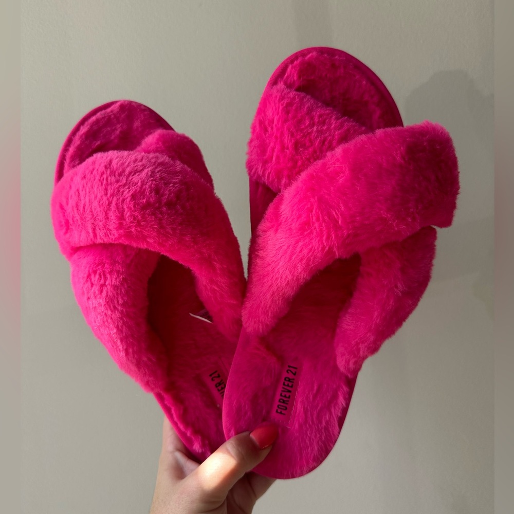 Forever 21 | Hot Pink Fuzzy Slippers - Size 9